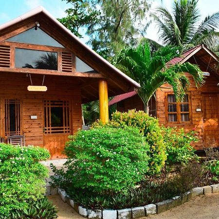 Mithra Paradise Beach Hotel Nilaveli Exterior photo