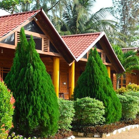 Mithra Paradise Beach Hotel Nilaveli Exterior photo