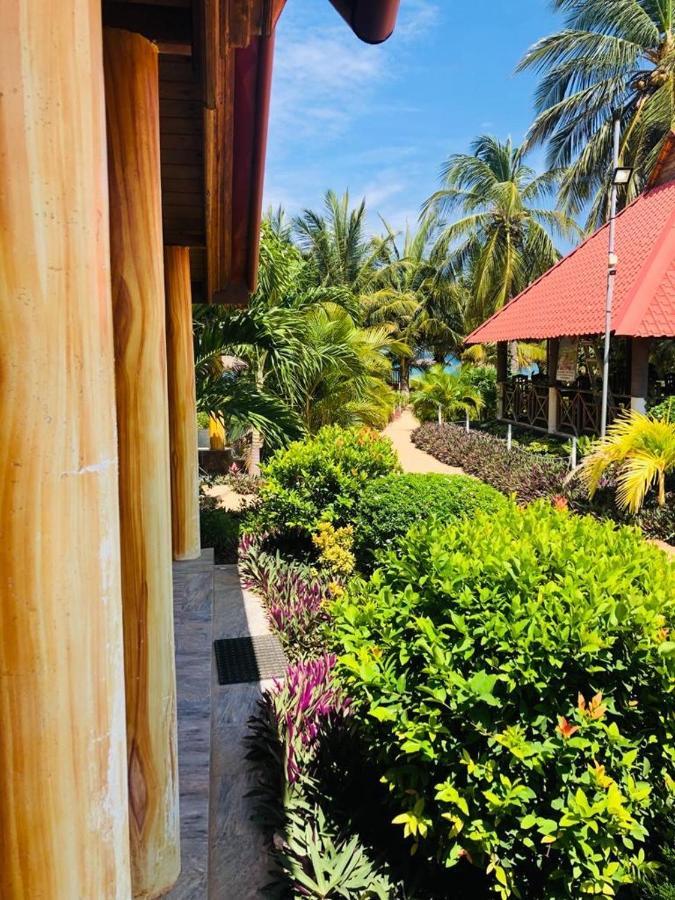 Mithra Paradise Beach Hotel Nilaveli Exterior photo