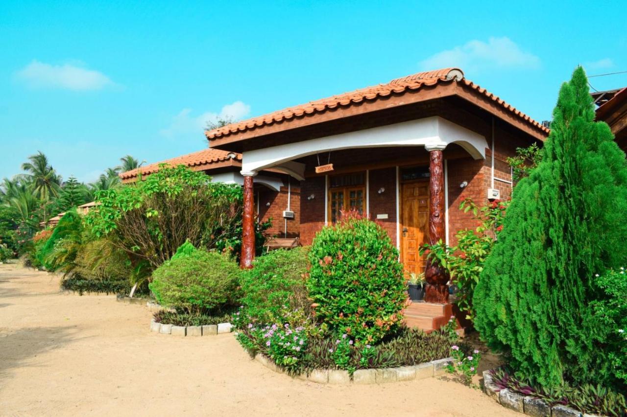 Mithra Paradise Beach Hotel Nilaveli Exterior photo