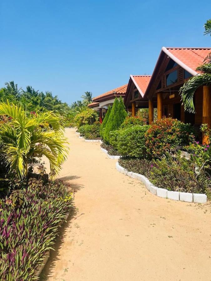 Mithra Paradise Beach Hotel Nilaveli Exterior photo